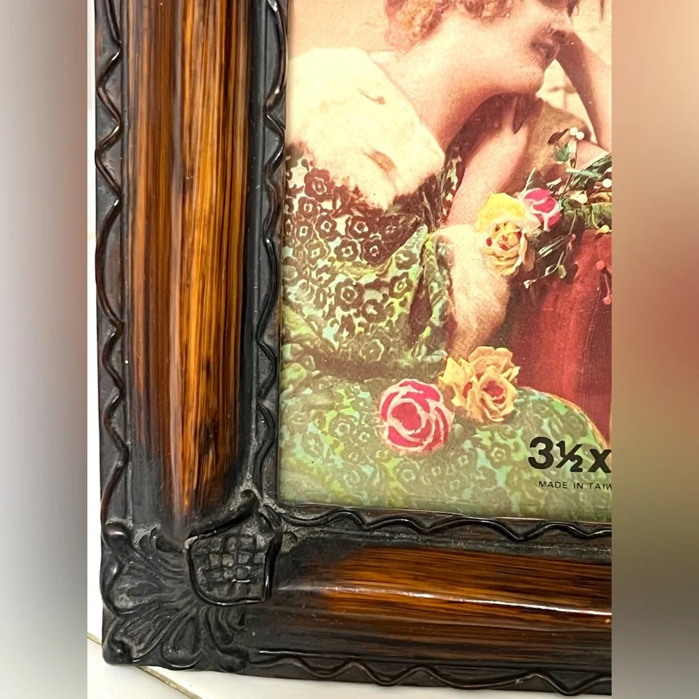 VTG Brown Resin Rectangle Small Ornate Standing Photo Frame Taiwan 5x6.5 in